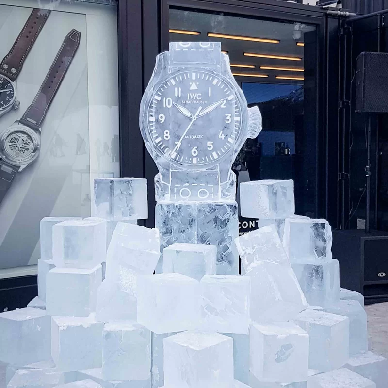 Eis-Uhr-Skulptur von Reto Grond für IWC